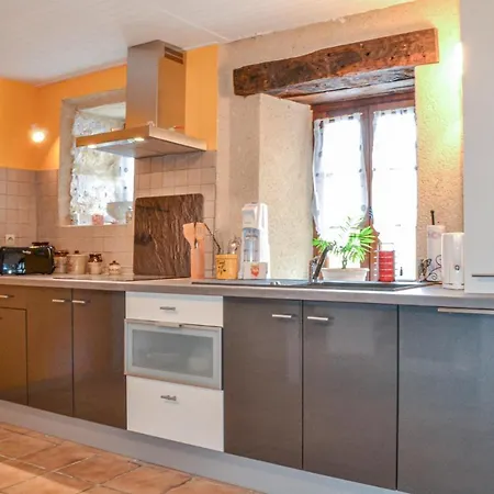 Casa vacanze Stunning In With 3 Bedrooms And Wifi